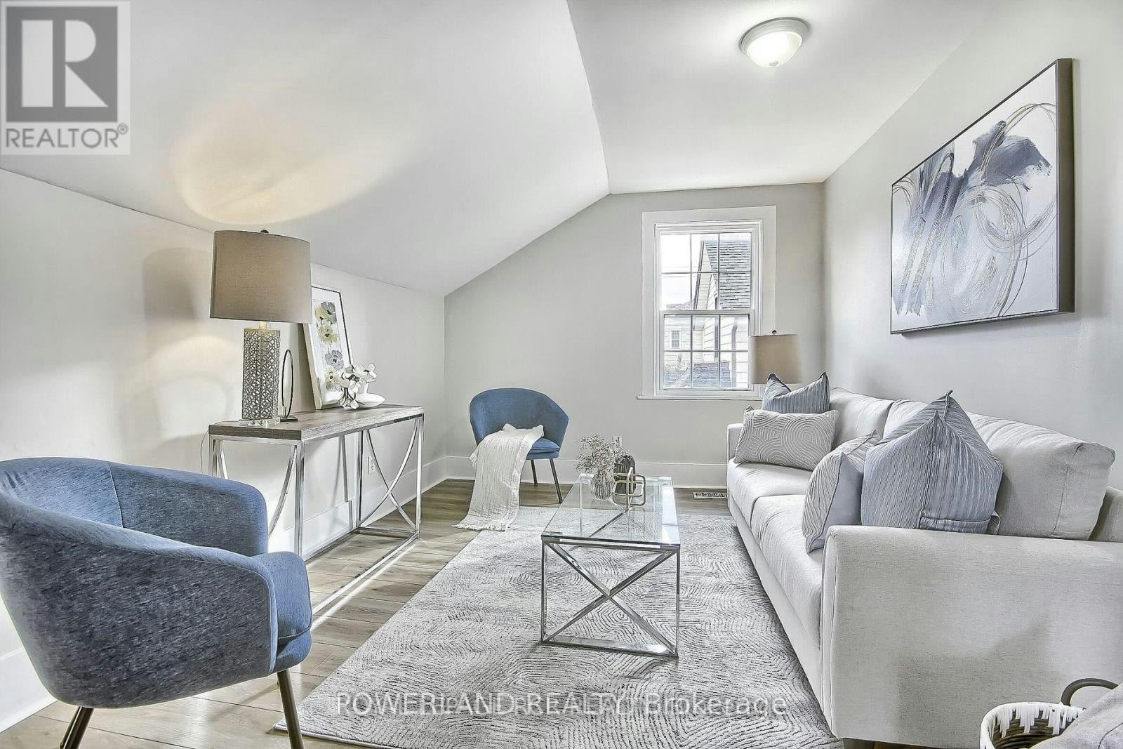 2-202 Prospect Street W, Newmarket, ON, L3Y 3T6