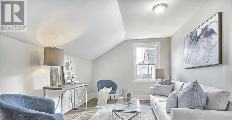 2-202 Prospect Street W, Newmarket, ON, L3Y 3T6