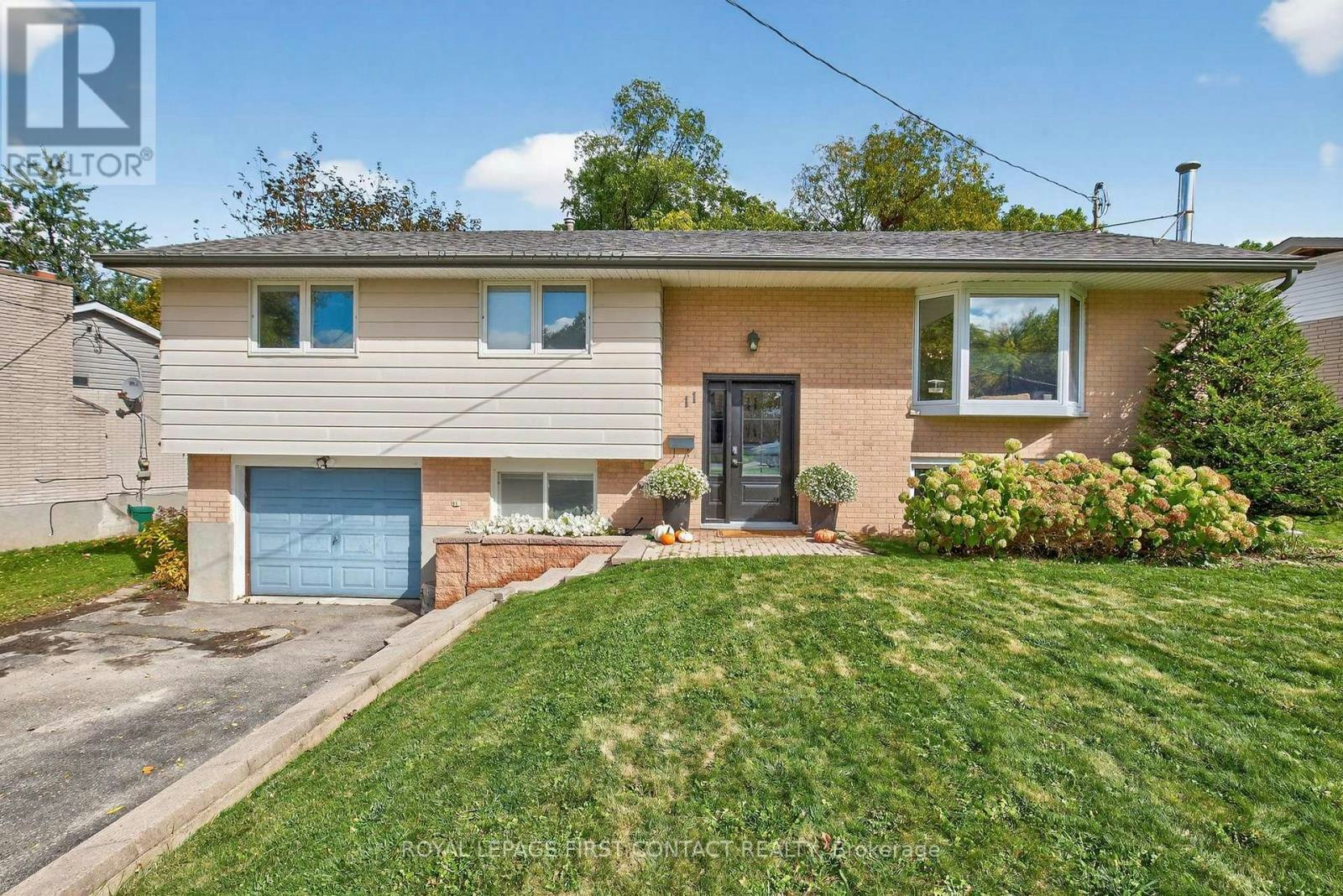 11 Maclaren Avenue, Barrie, ON, L4N 3Y1