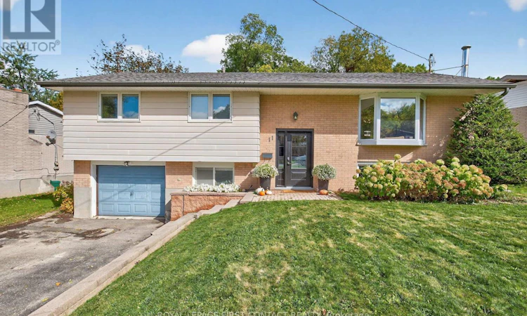 11 Maclaren Avenue