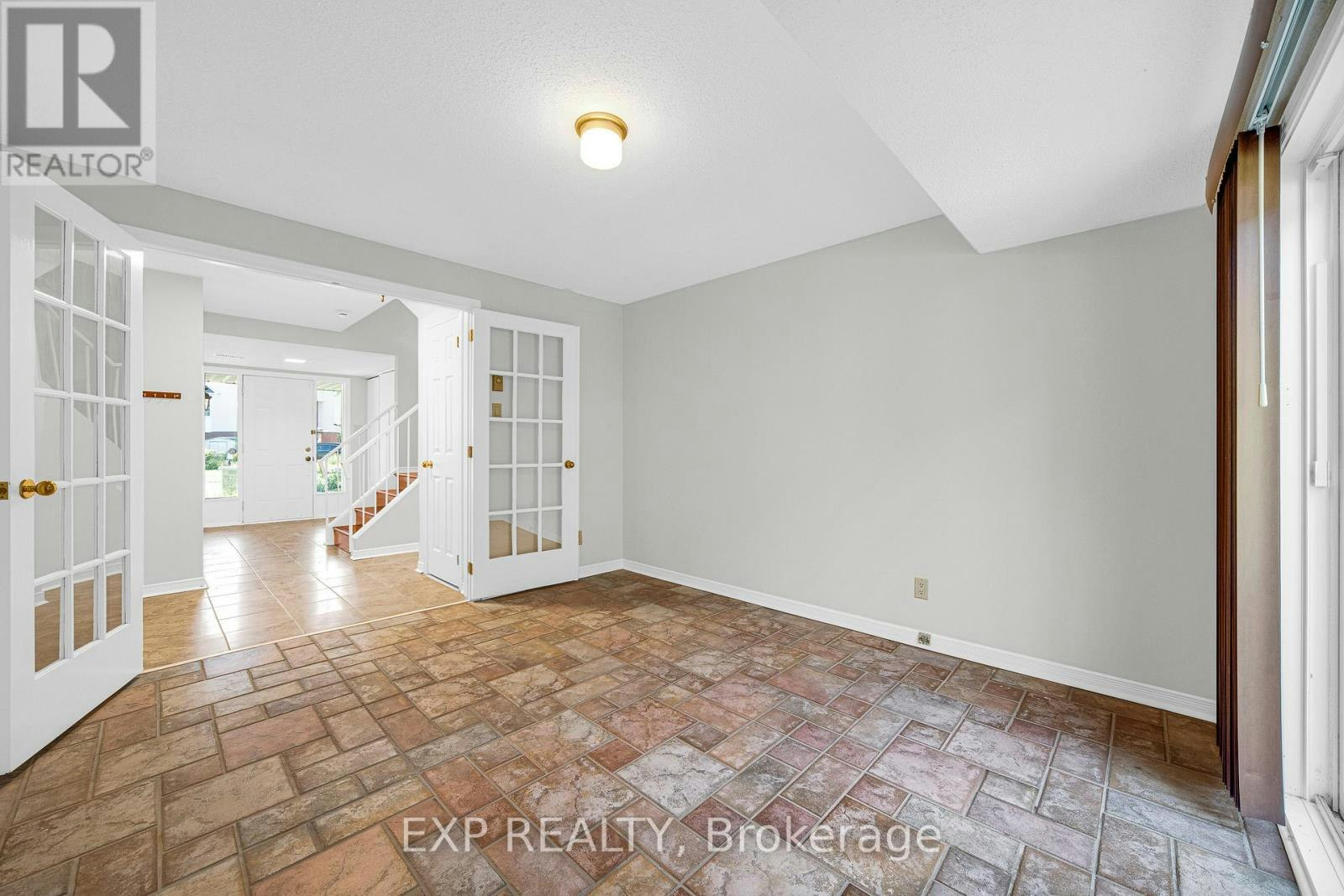 18 Arbordale Crescent, Ottawa, ON, K2G 5C6 - 6