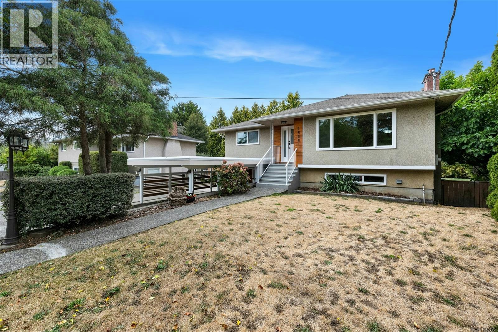 1656 Stanhope Place, Saanich, BC, V8P 1Y1