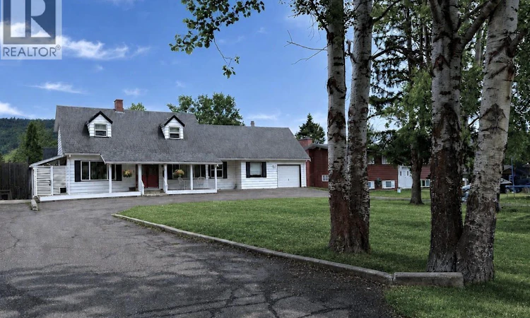 255 Evergreen Crescent