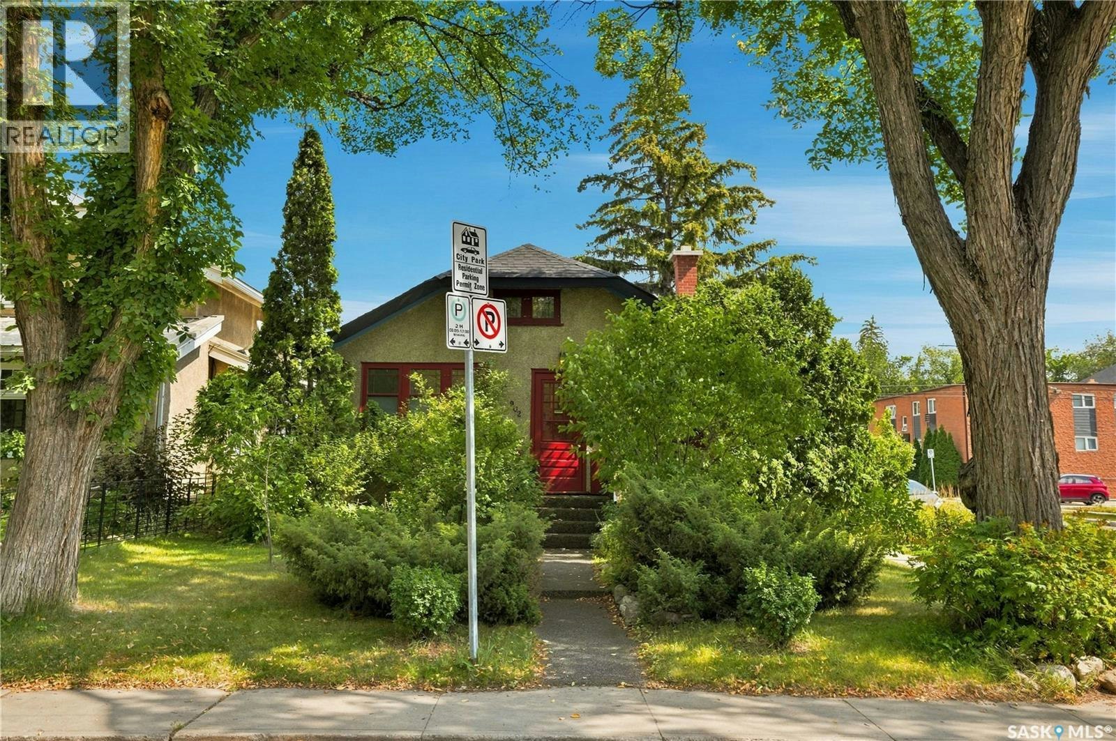 902 4th Avenue N, Saskatoon, SK, S7K 2N6