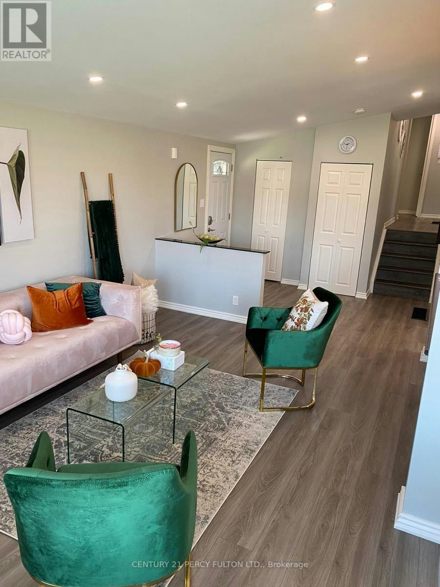 876 Antonio Street, Pickering, ON, L1W 1T3 - 7