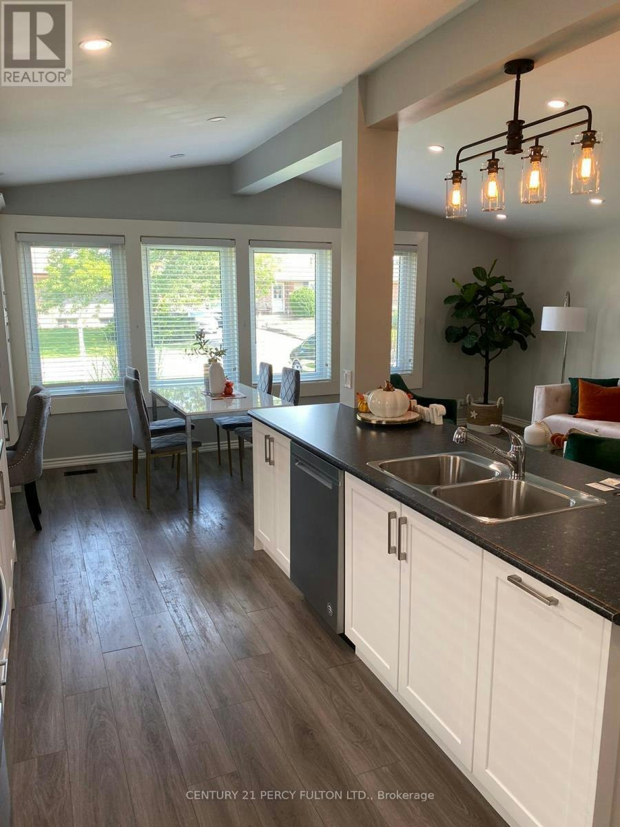 876 Antonio Street, Pickering, ON, L1W 1T3 - 5