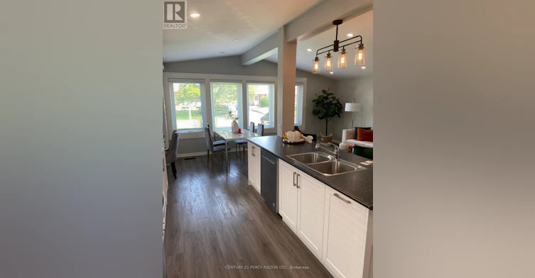 876 Antonio Street, Pickering, ON, L1W 1T3 - 5