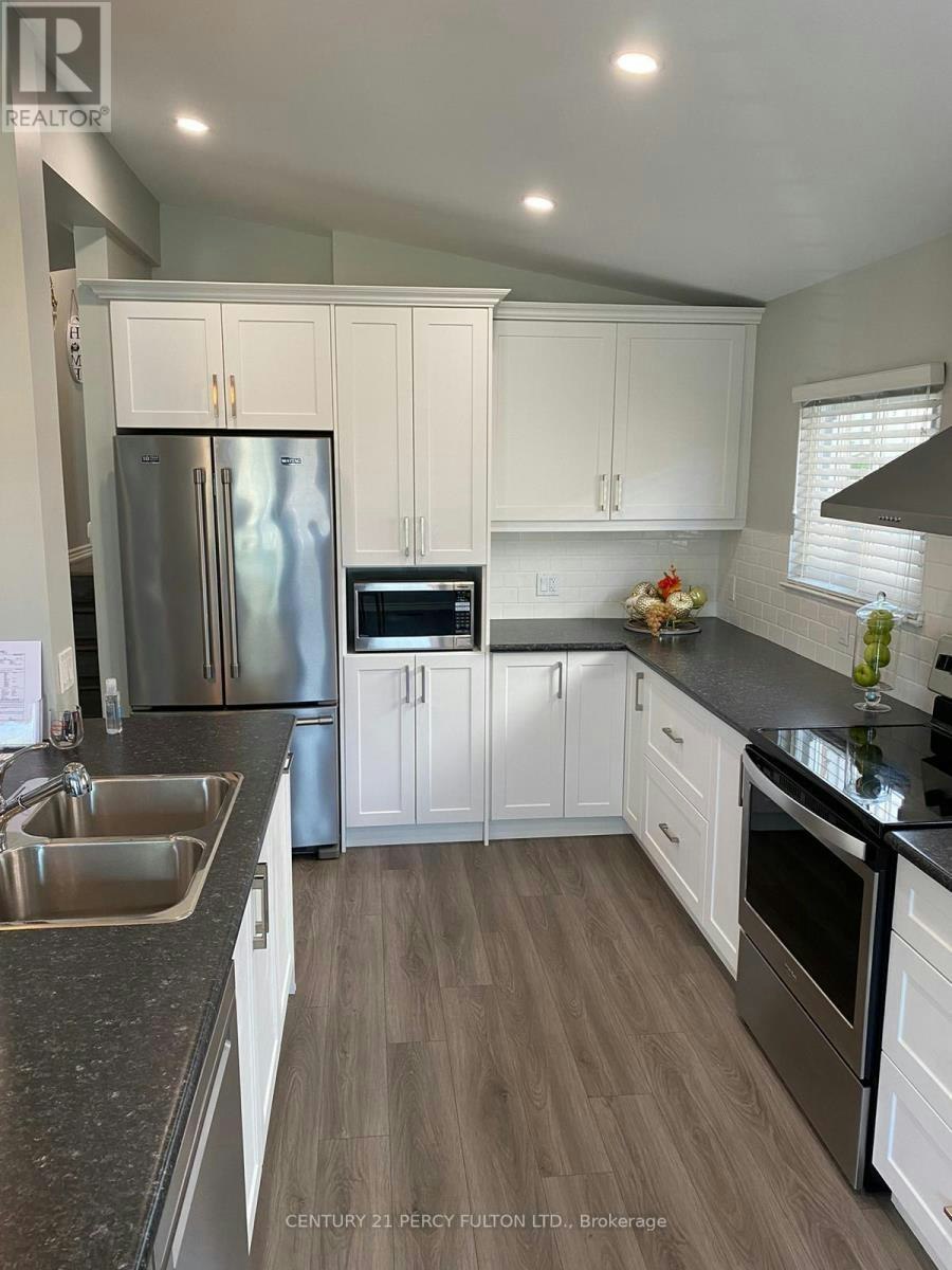 876 Antonio Street, Pickering, ON, L1W 1T3 - 8