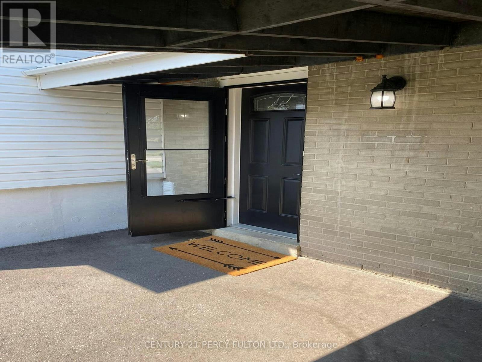 876 Antonio Street, Pickering, ON, L1W 1T3 - 2