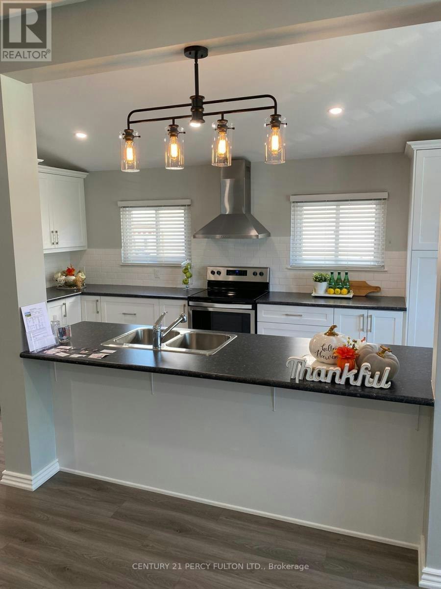 876 Antonio Street, Pickering, ON, L1W 1T3 - 9