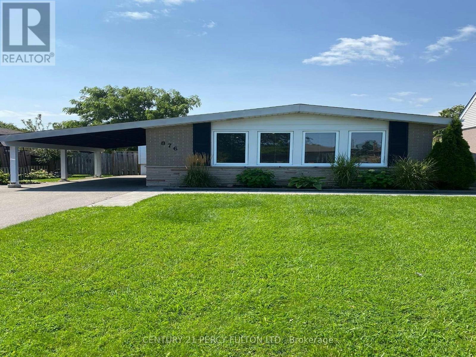 876 Antonio Street, Pickering, ON, L1W 1T3