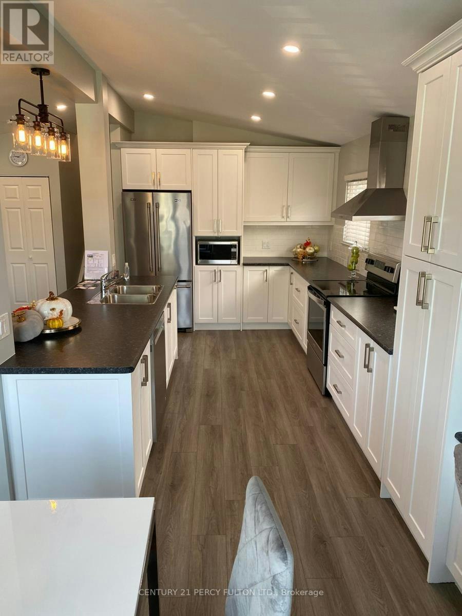 876 Antonio Street, Pickering, ON, L1W 1T3 - 6
