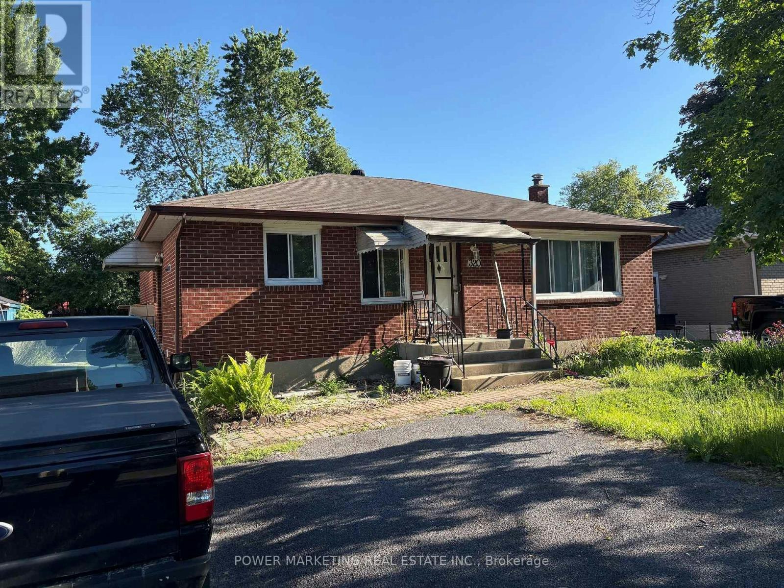 320 Fullerton Avenue, Ottawa, ON, K1K 1K3