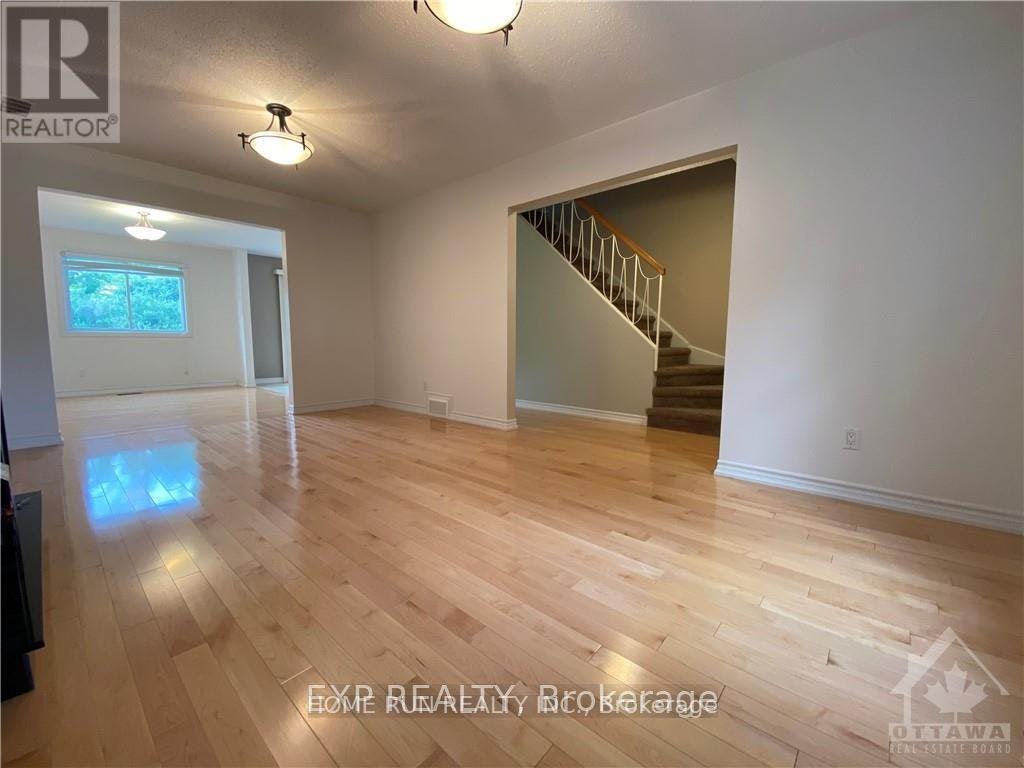 34 Brockington Crescent, Ottawa, ON, K2G 4K2 - 4