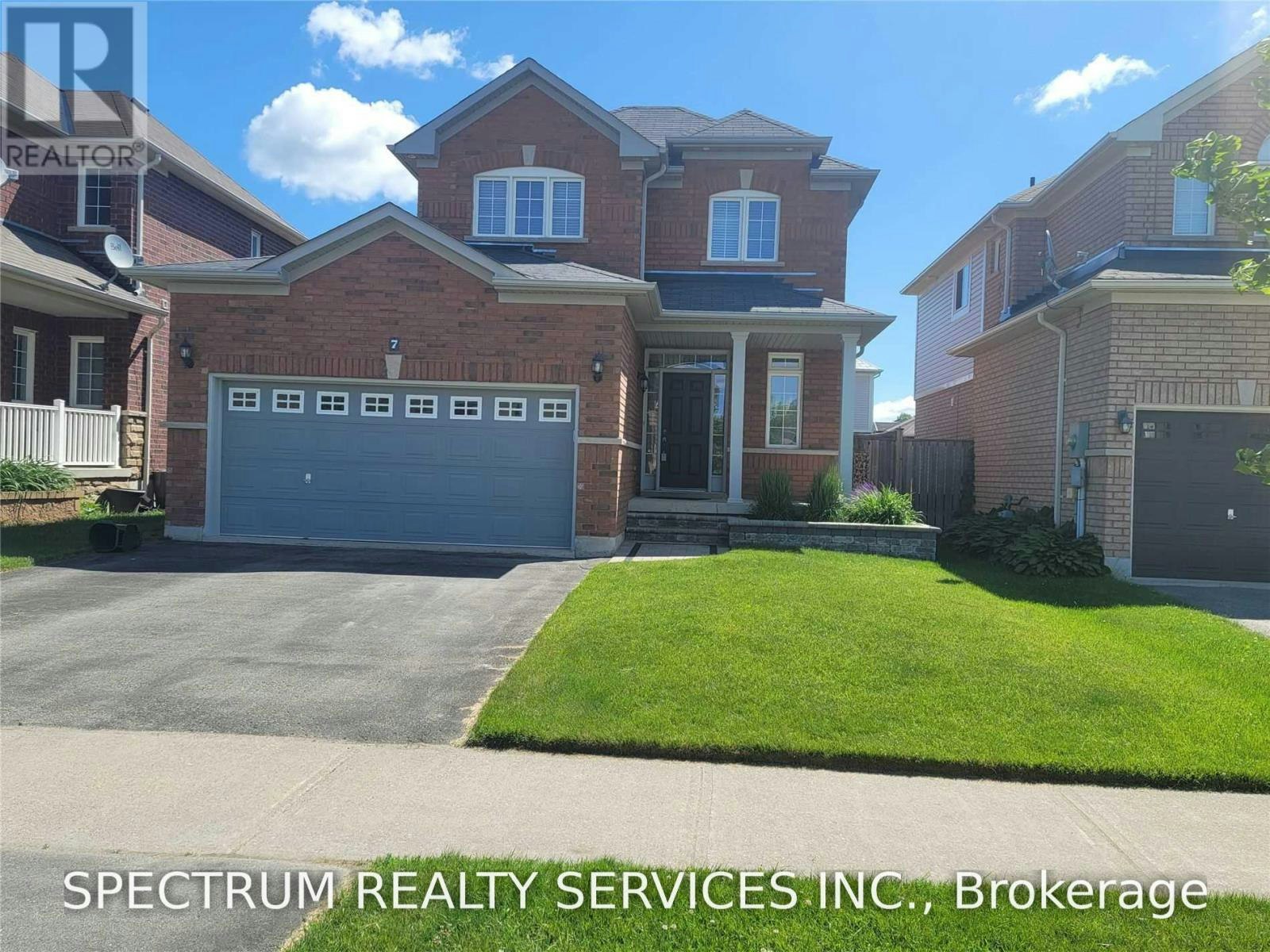 7 Charlemagne Avenue, Barrie, ON, L4M 0A9