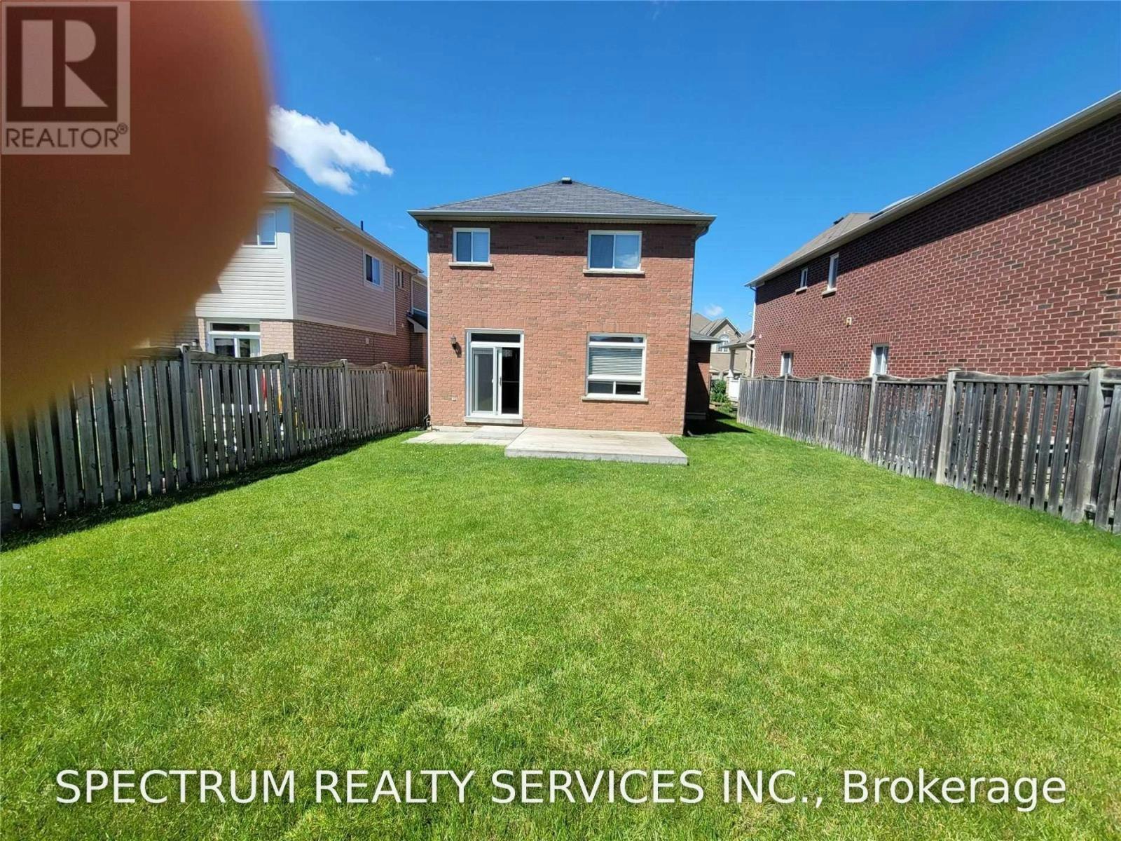 7 Charlemagne Avenue, Barrie, ON, L4M 0A9 - 13
