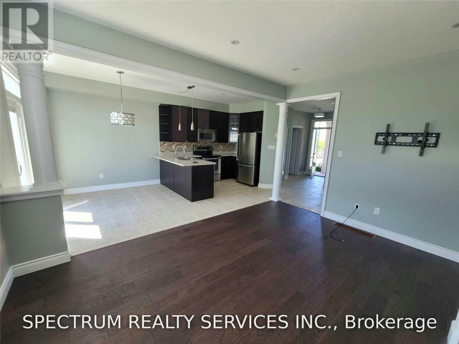 7 Charlemagne Avenue, Barrie, ON, L4M 0A9 - 4