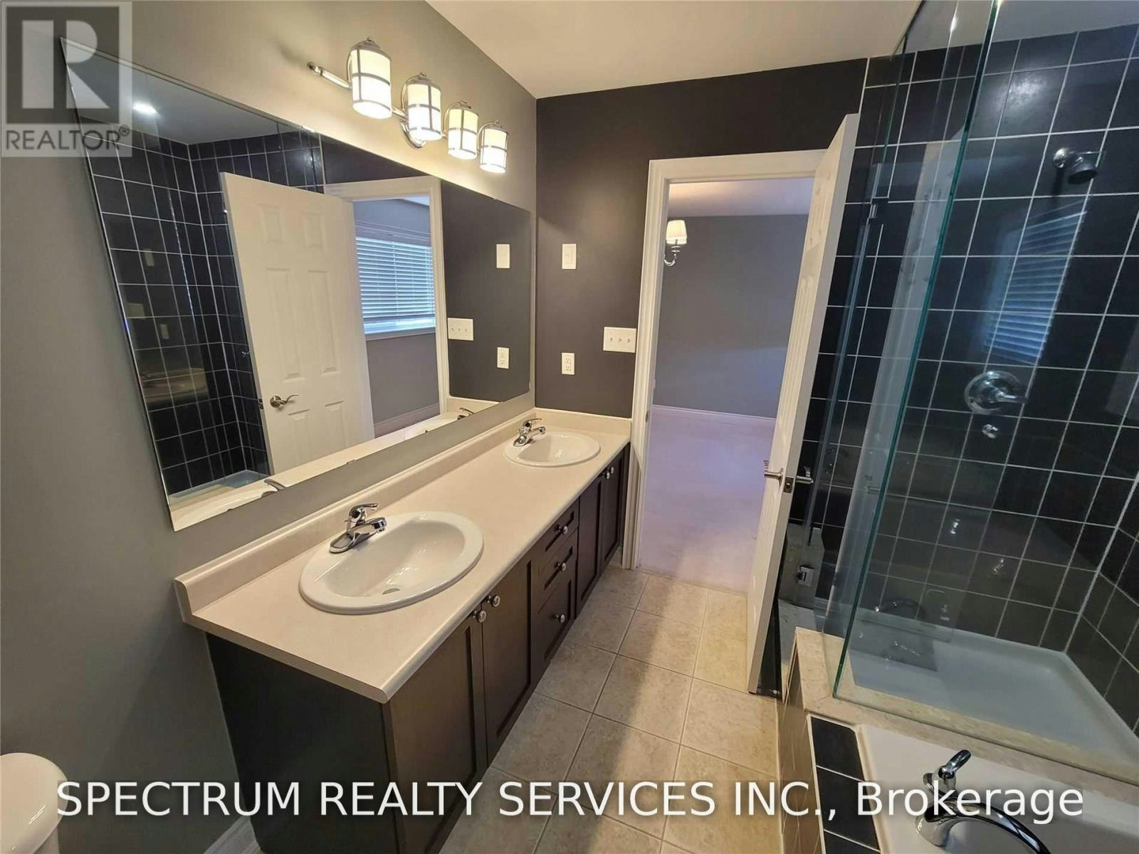 7 Charlemagne Avenue, Barrie, ON, L4M 0A9 - 8