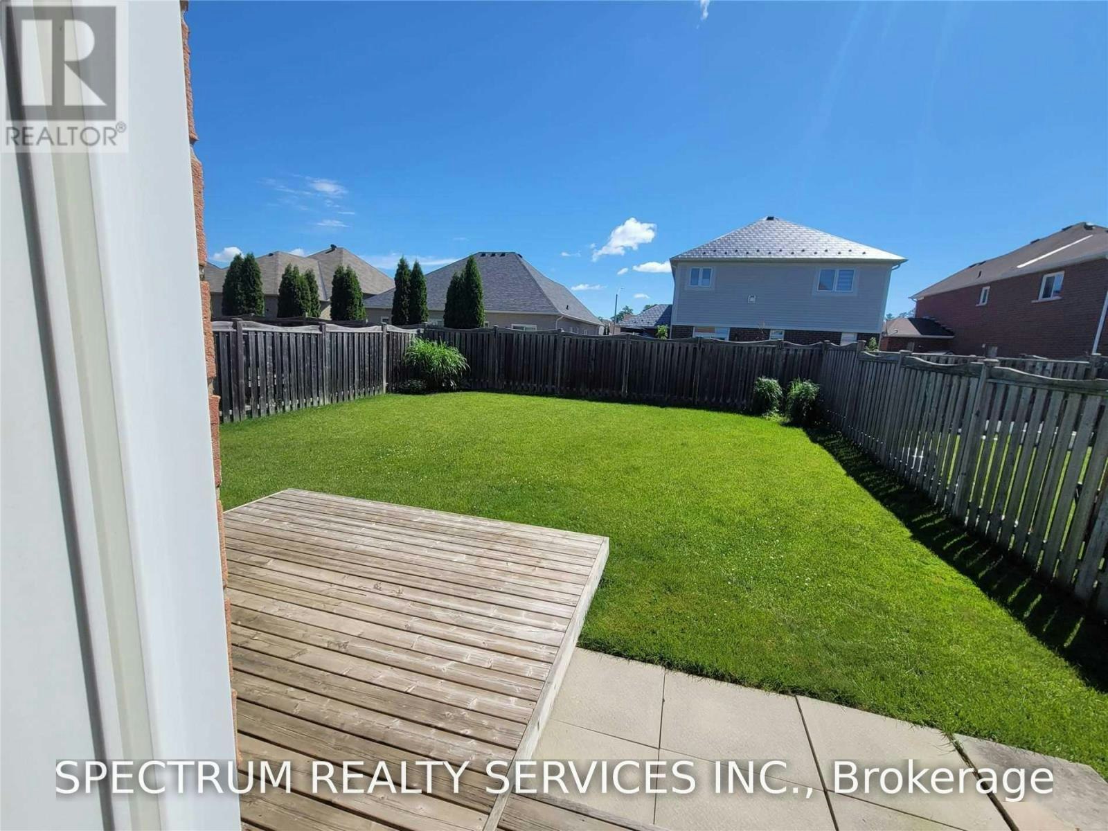 7 Charlemagne Avenue, Barrie, ON, L4M 0A9 - 14