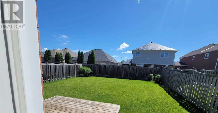 7 Charlemagne Avenue, Barrie, ON, L4M 0A9 - 14