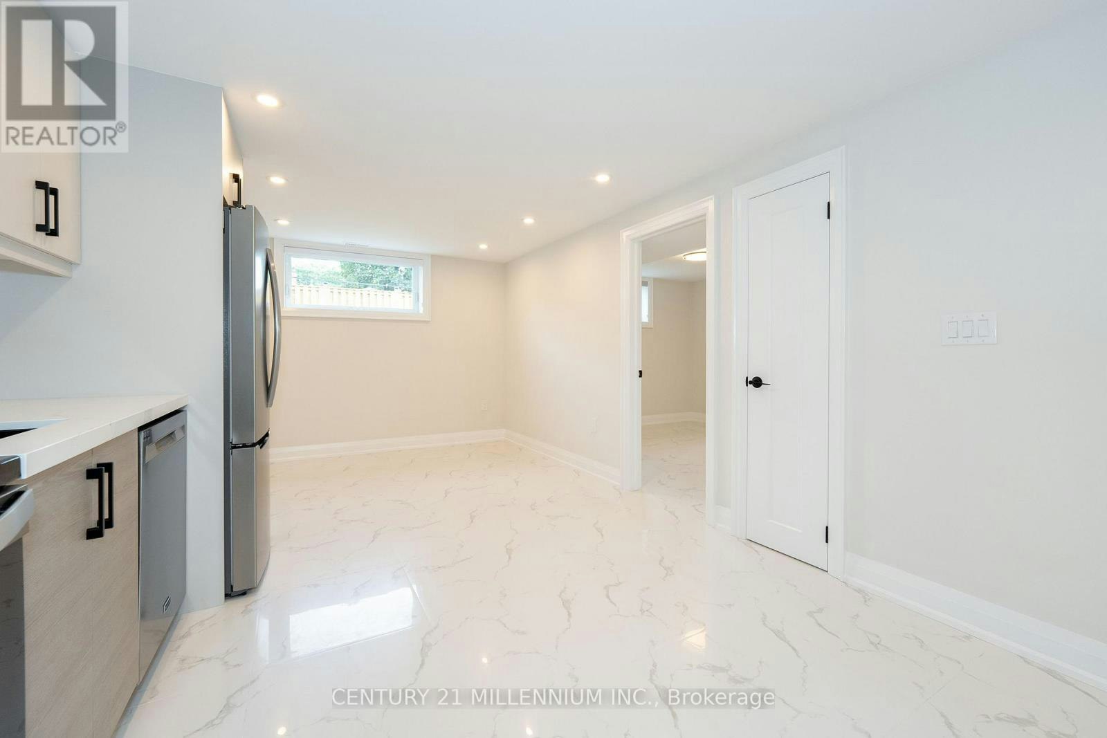 C-31 Mariposa Avenue, Toronto, ON, M6N 4A1 - 11