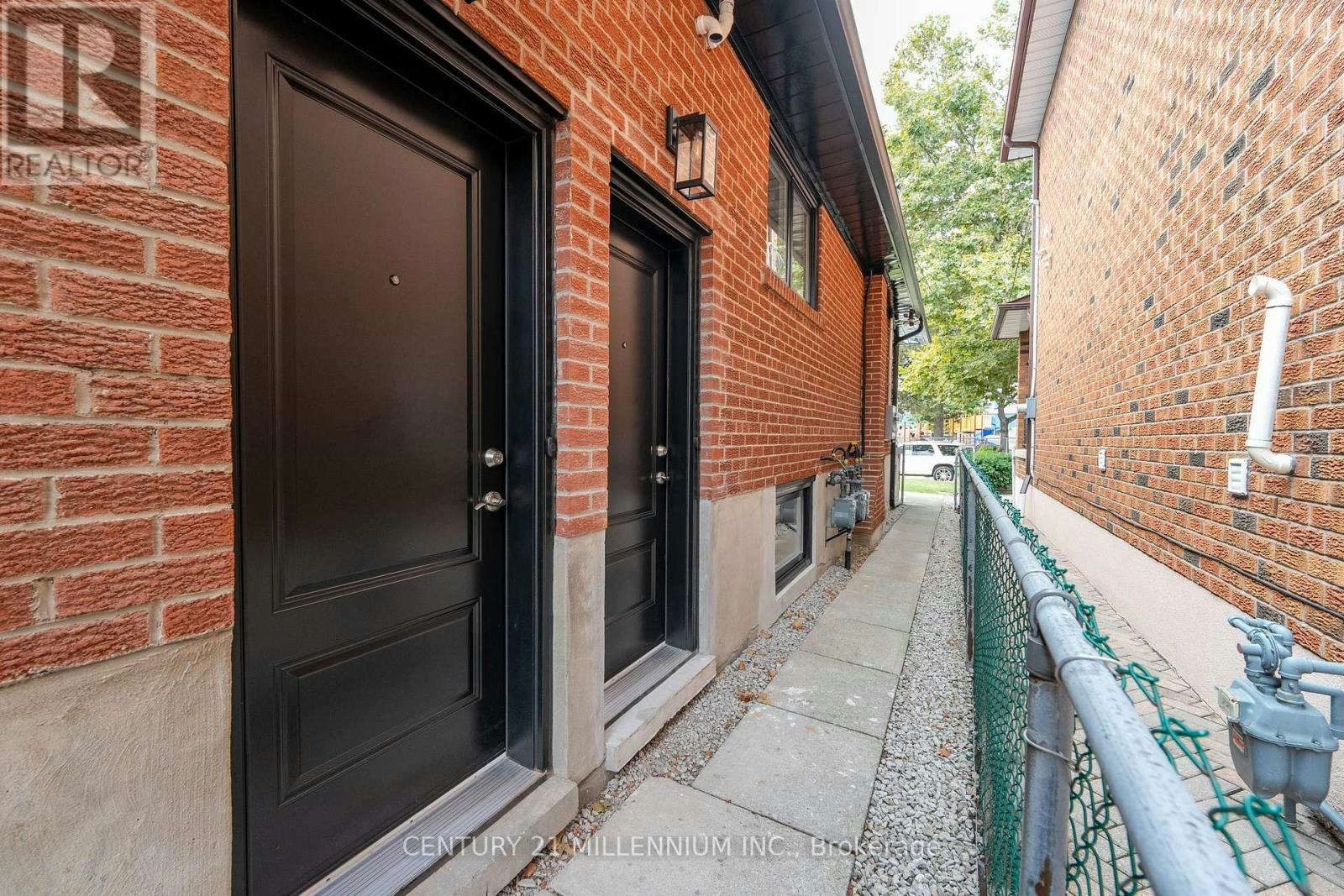 C-31 Mariposa Avenue, Toronto, ON, M6N 4A1 - 2