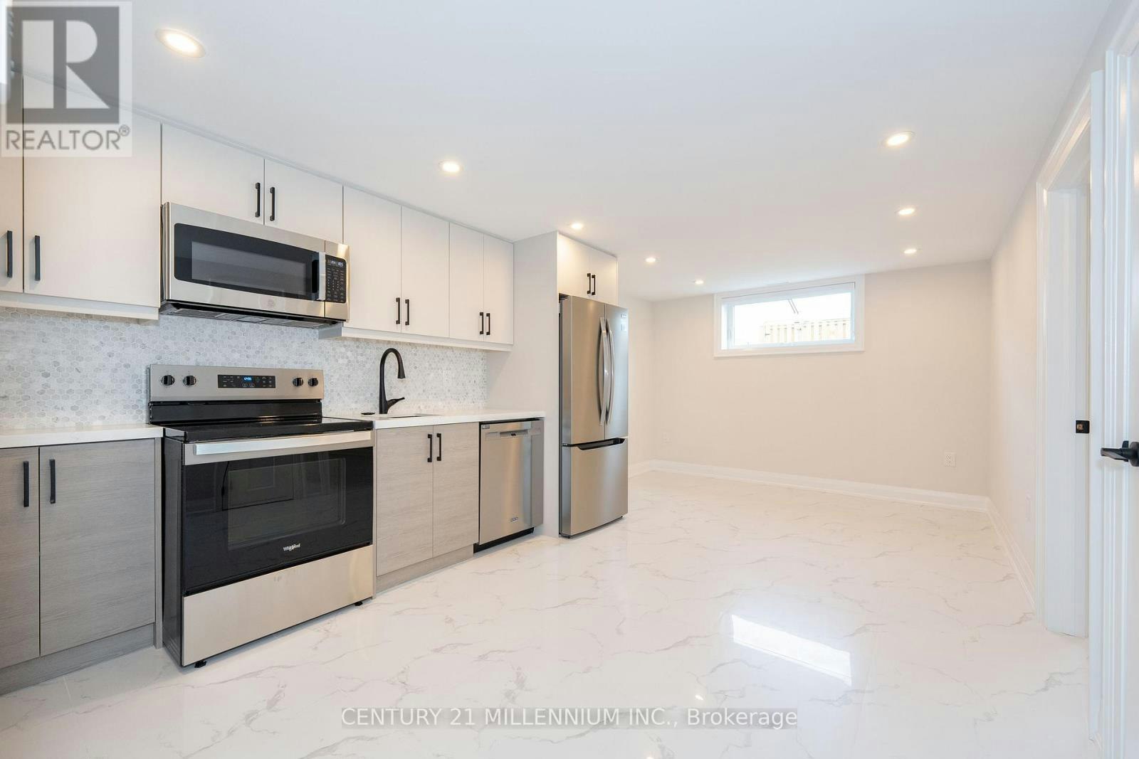 C-31 Mariposa Avenue, Toronto, ON, M6N 4A1 - 9