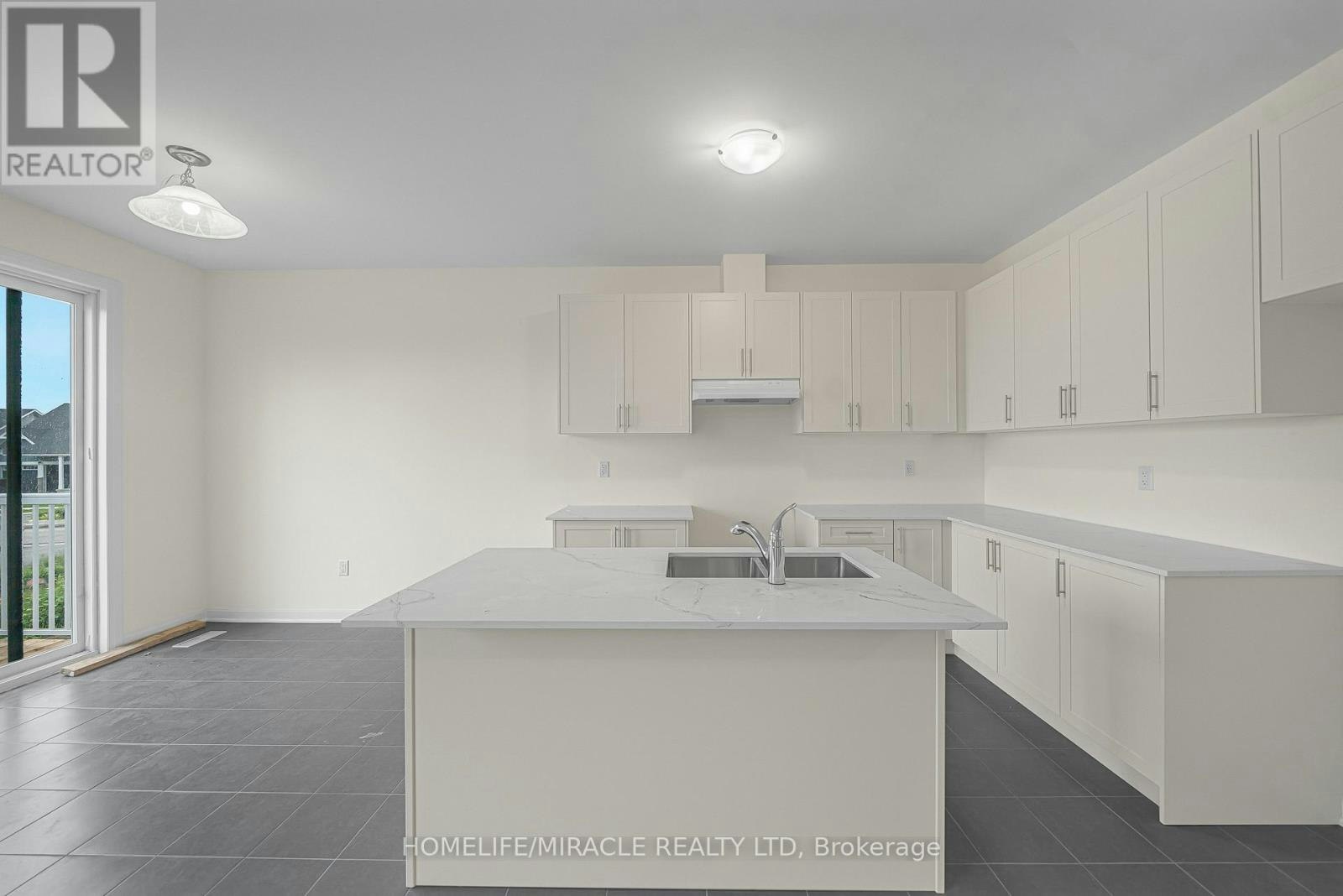 8 Royal Oak Crescent, Loyalist, ON, K0H 1G0 - 16