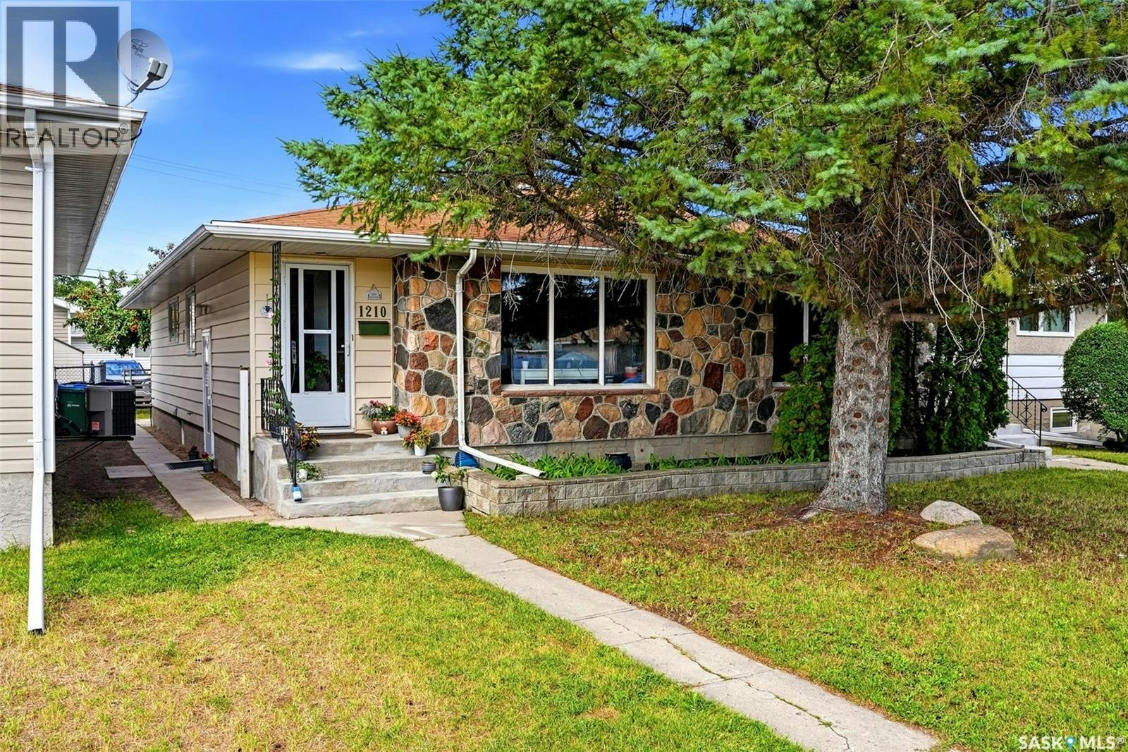1210-1212 Dewdney Avenue E, Regina, SK, S4N 0E3