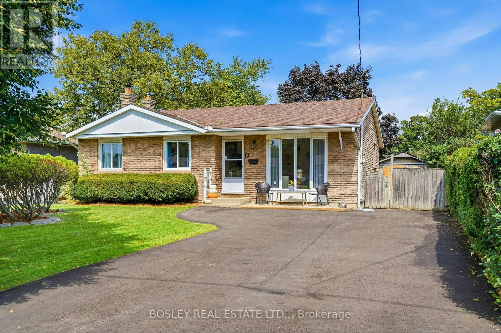 17 Acadia Crescent, St. Catharines, ON, L2P 1H7