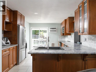 8-6400 Spencer Road - 5