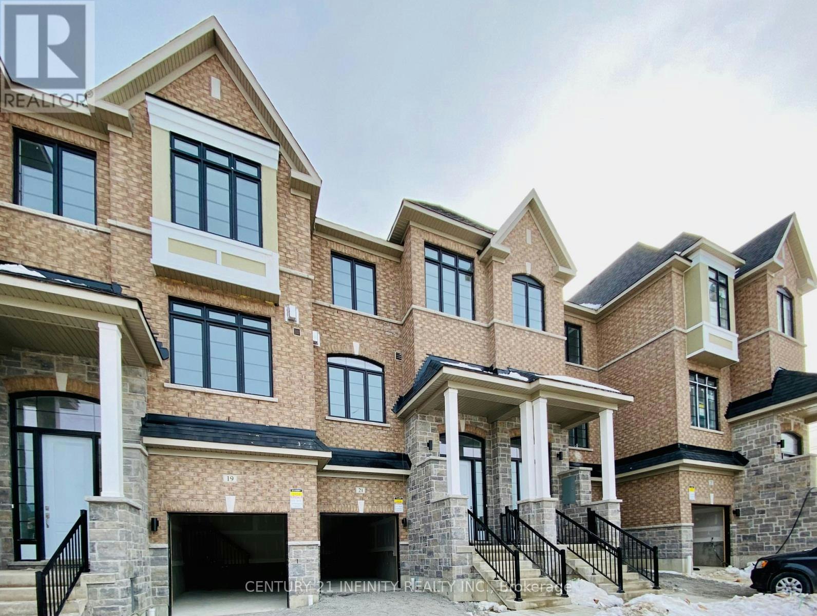 21 Elkington Crescent, Whitby, ON, L1P 0L7 - 2