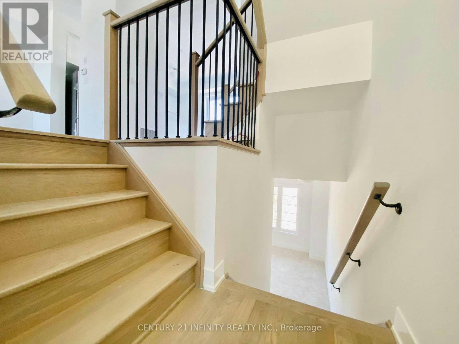 21 Elkington Crescent, Whitby, ON, L1P 0L7 - 5