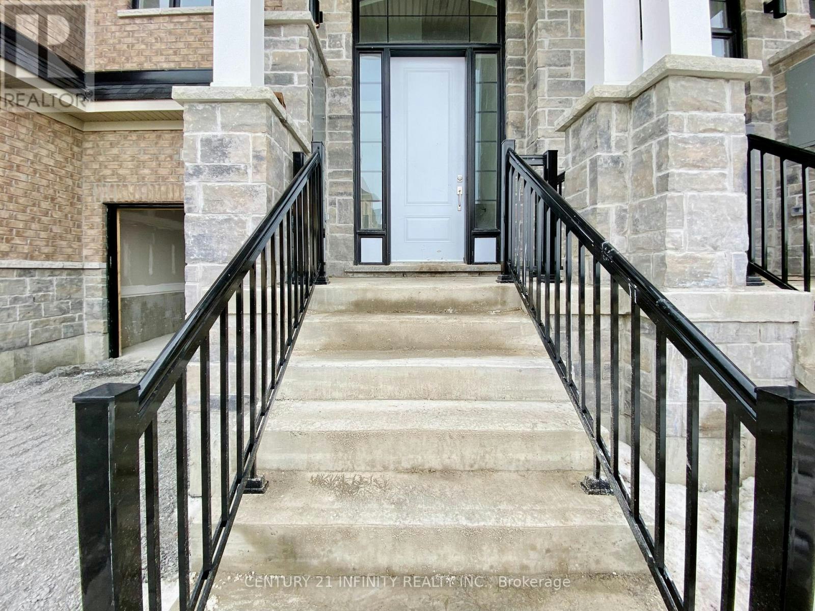21 Elkington Crescent, Whitby, ON, L1P 0L7 - 4