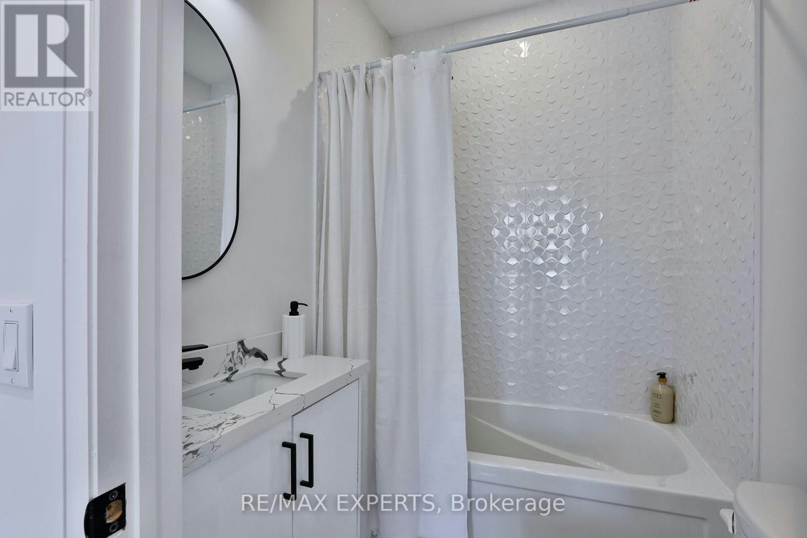 23B Maple Avenue, Mississauga, ON, L5H 2S1 - 26