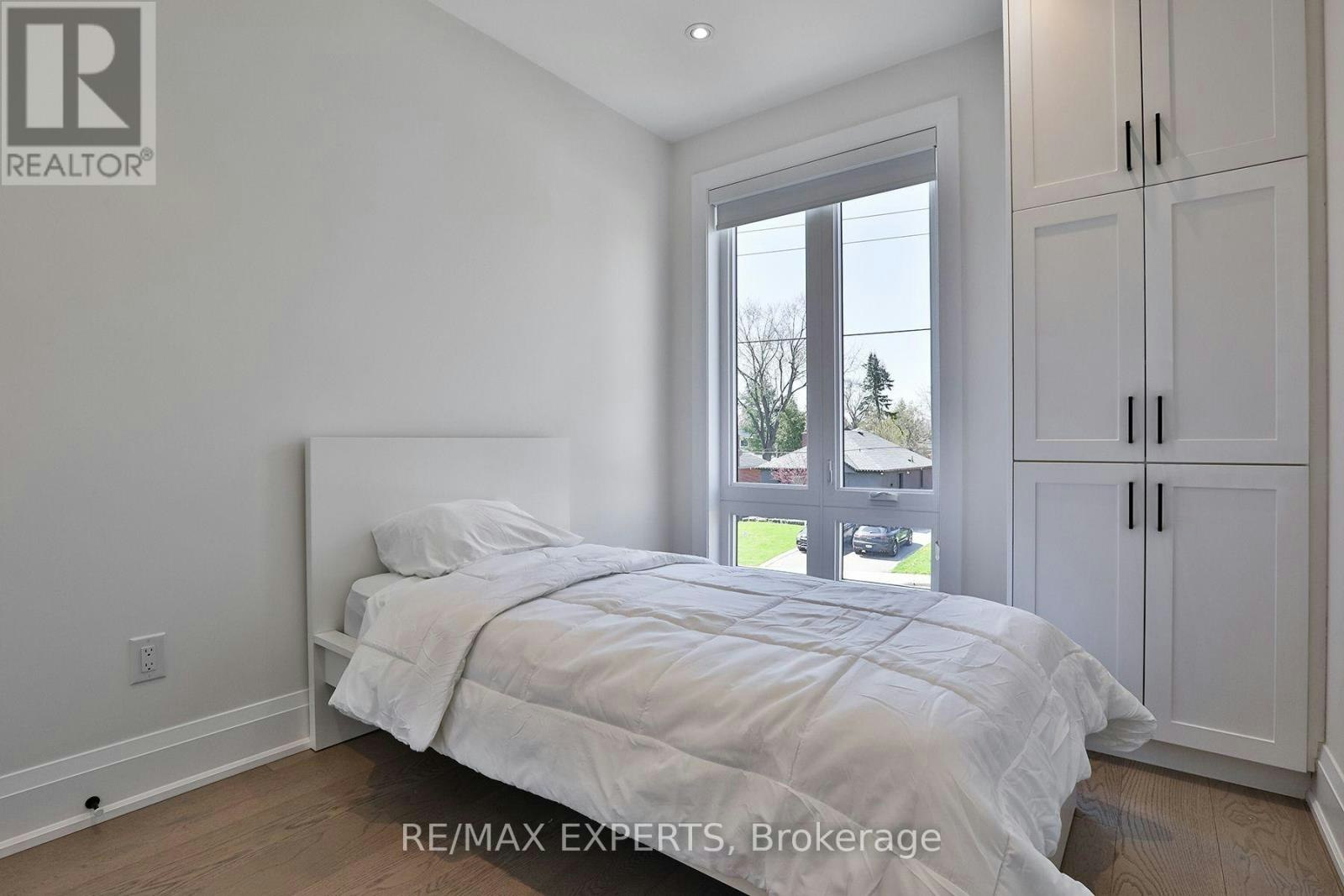 23B Maple Avenue, Mississauga, ON, L5H 2S1 - 24