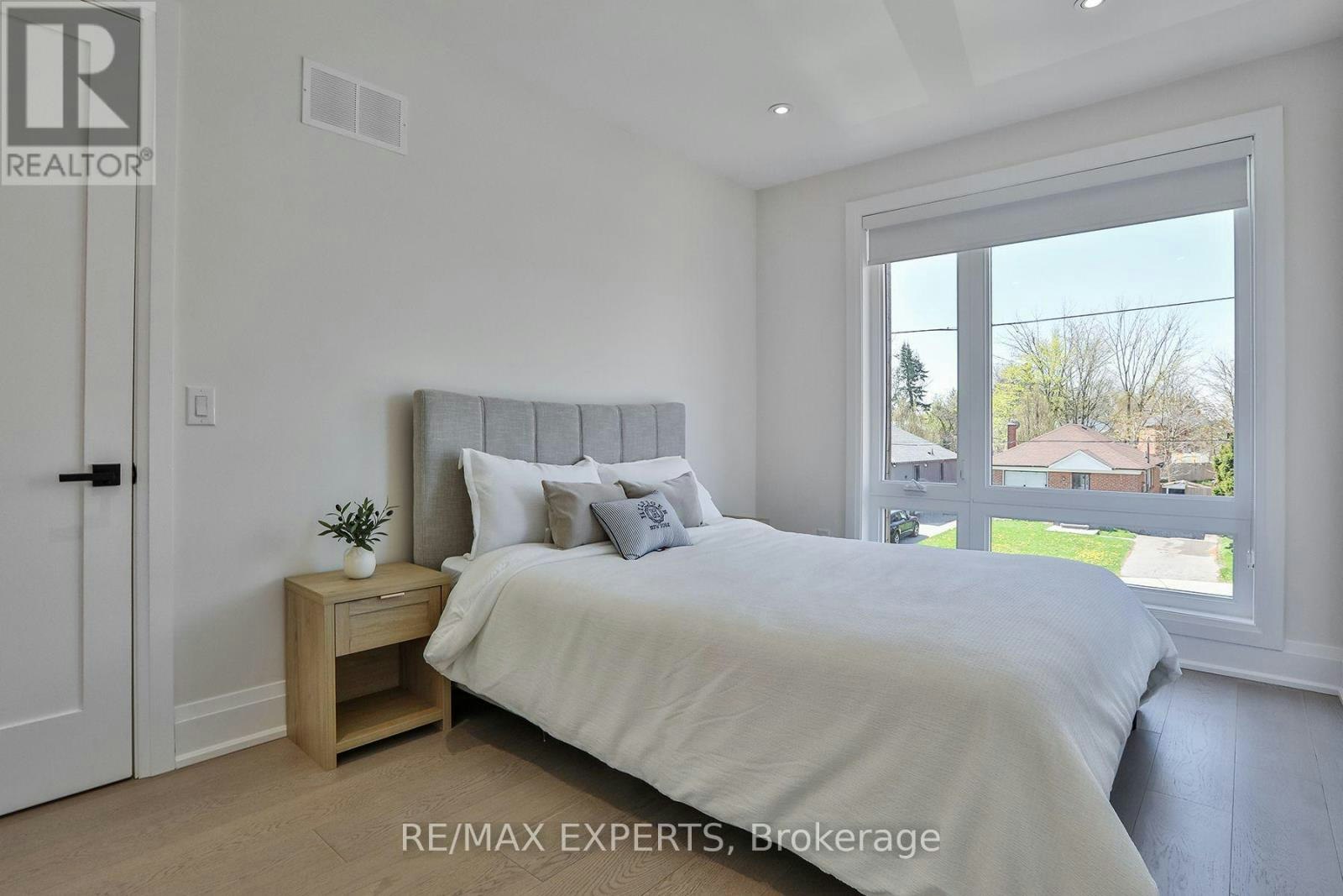 23B Maple Avenue, Mississauga, ON, L5H 2S1 - 22