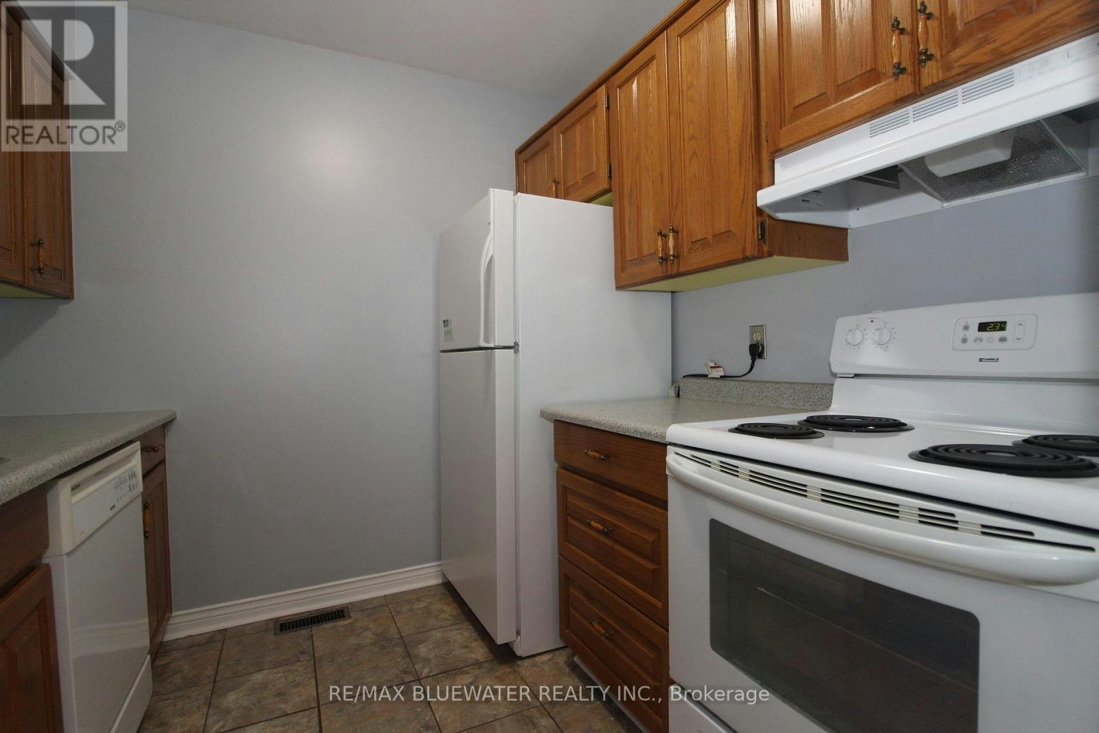 7-48 Ontario Street S, Lambton Shores, ON, N0M 1T0 - 11