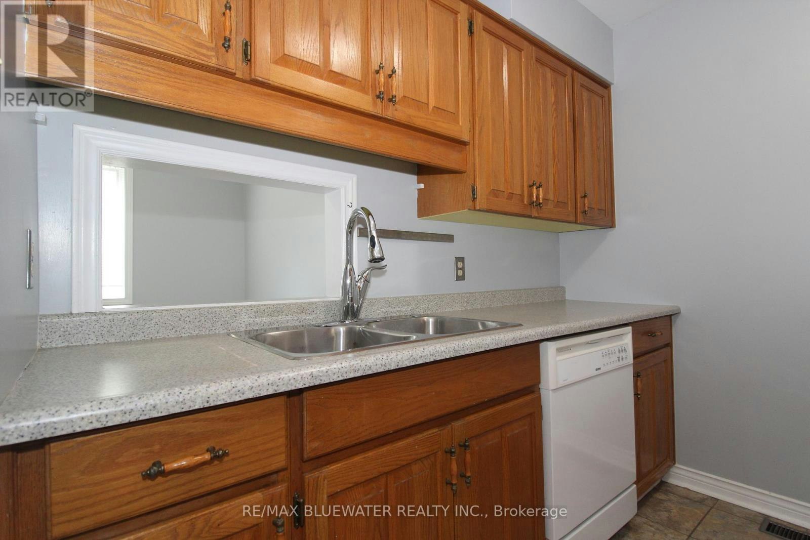 7-48 Ontario Street S, Lambton Shores, ON, N0M 1T0 - 9