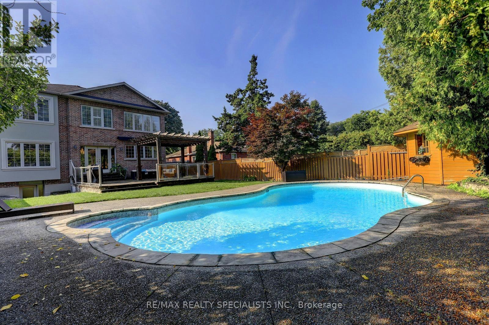 7 Fairlin Drive, Toronto, ON, M9B 4J1 - 45