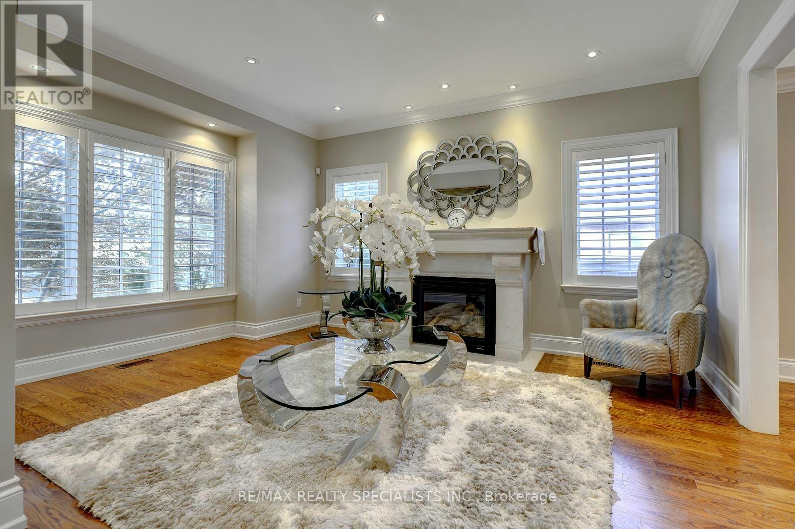 7 Fairlin Drive, Toronto, ON, M9B 4J1 - 5
