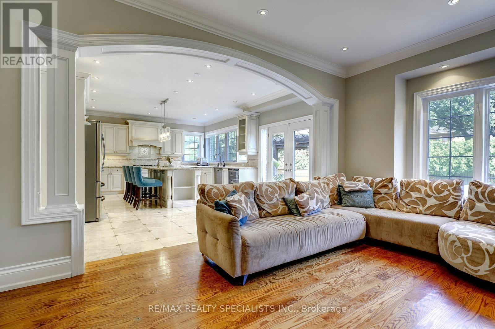7 Fairlin Drive, Toronto, ON, M9B 4J1 - 18