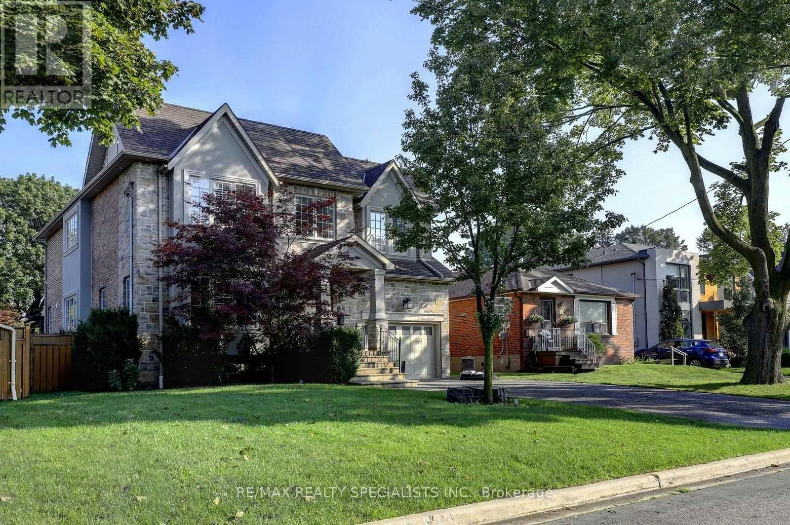 7 Fairlin Drive, Toronto, ON, M9B 4J1 - 2