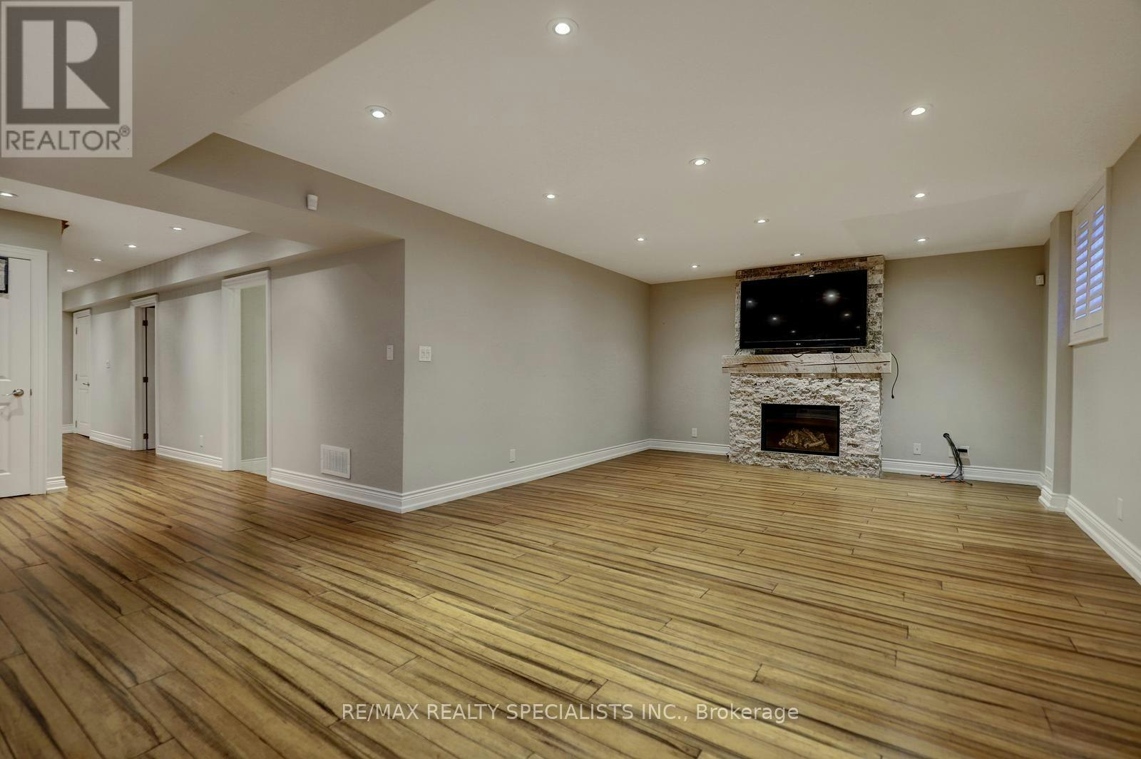 7 Fairlin Drive, Toronto, ON, M9B 4J1 - 36