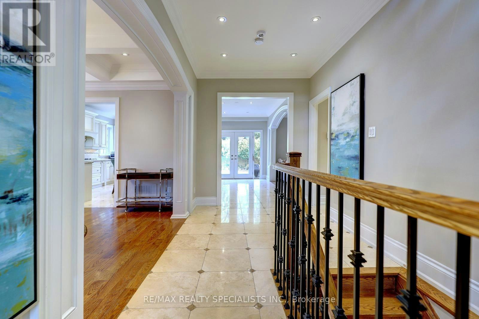 7 Fairlin Drive, Toronto, ON, M9B 4J1 - 9