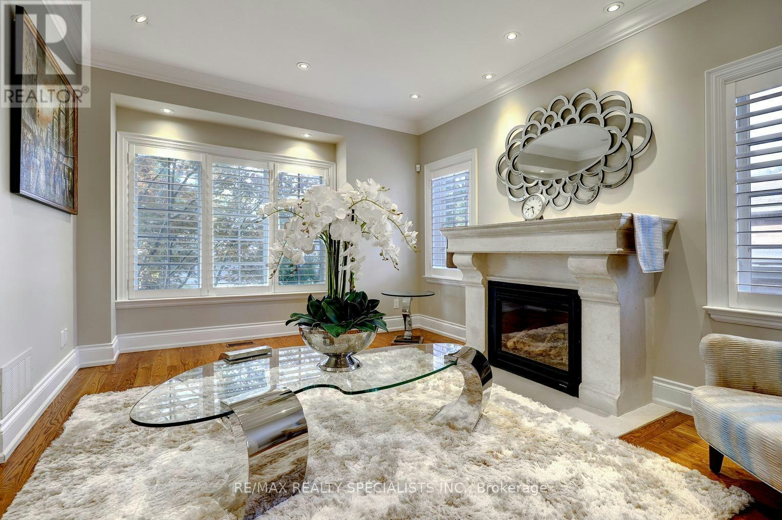 7 Fairlin Drive, Toronto, ON, M9B 4J1 - 6