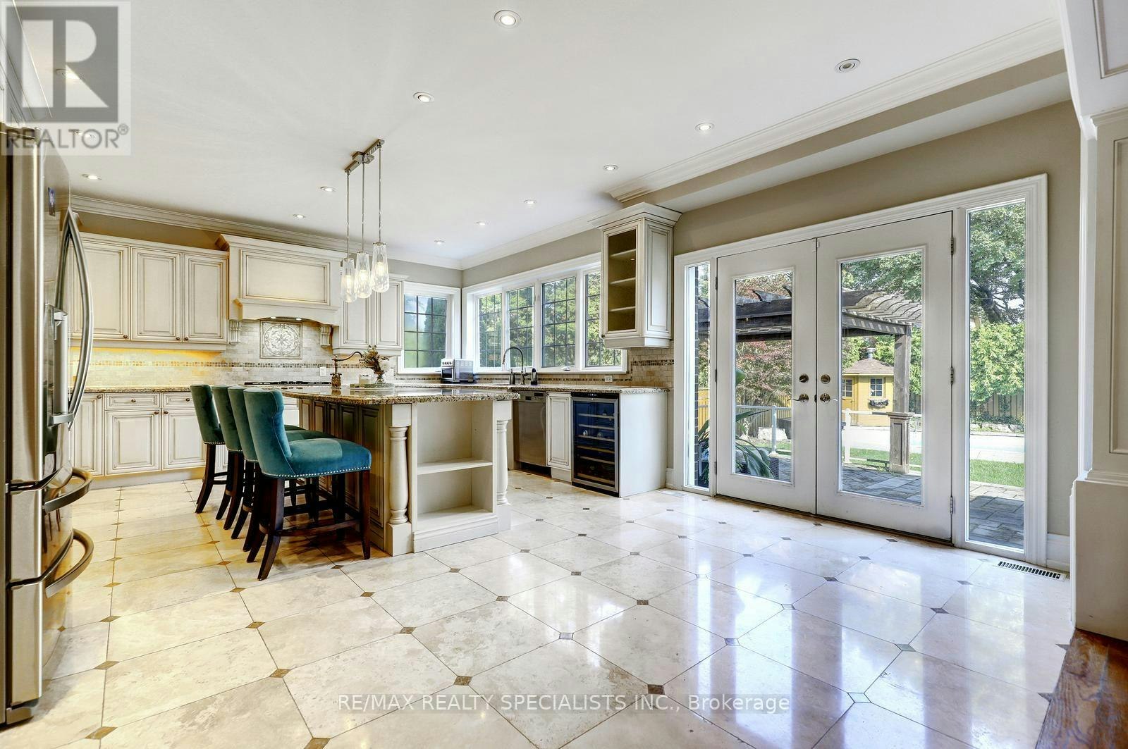 7 Fairlin Drive, Toronto, ON, M9B 4J1 - 11