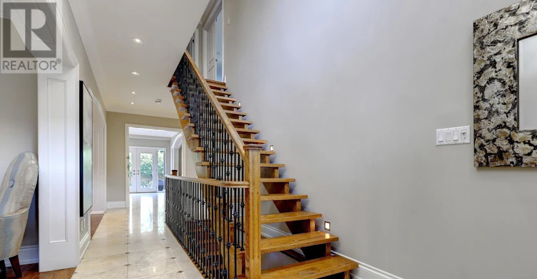 7 Fairlin Drive, Toronto, ON, M9B 4J1 - 4