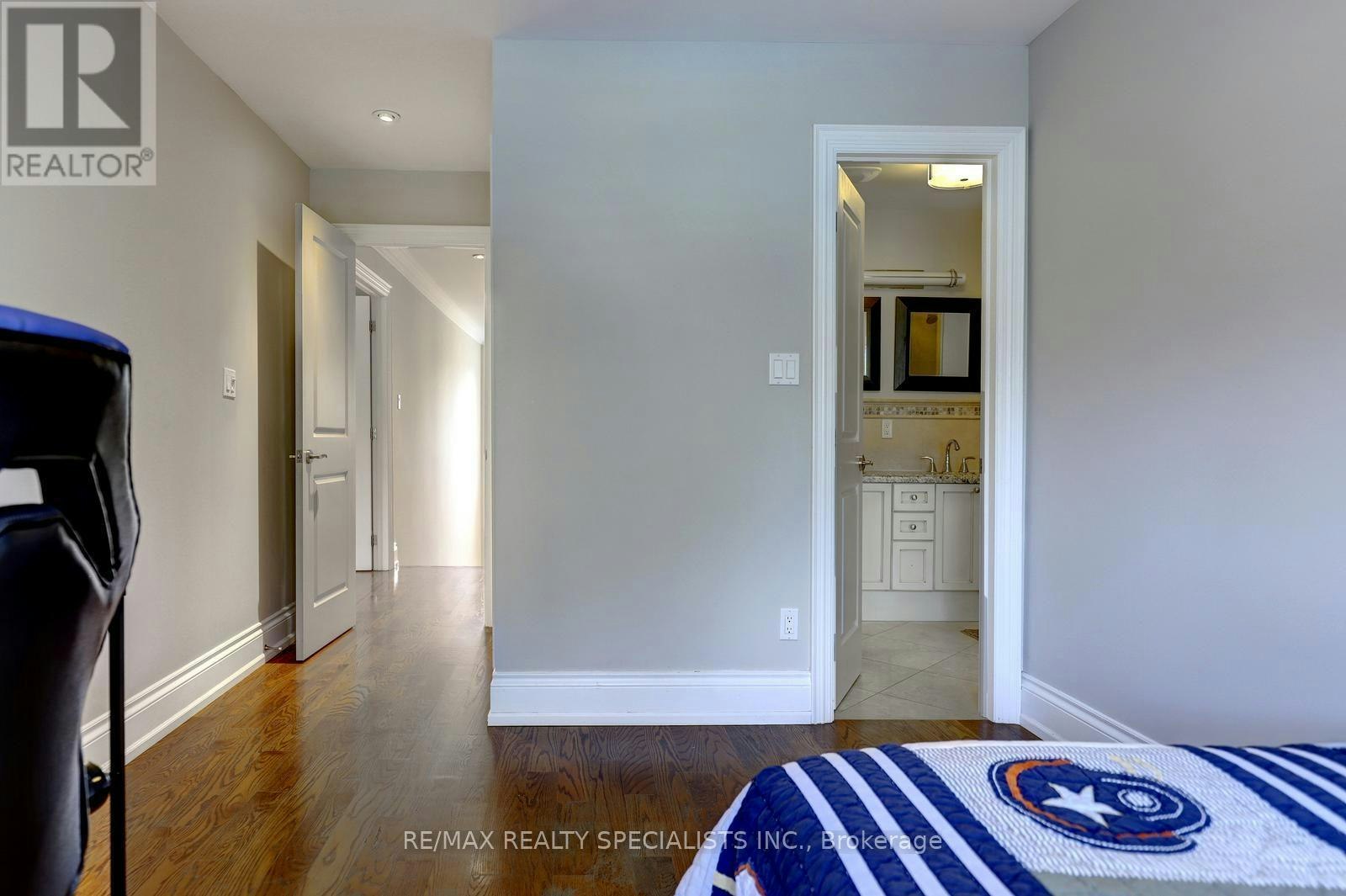 7 Fairlin Drive, Toronto, ON, M9B 4J1 - 31