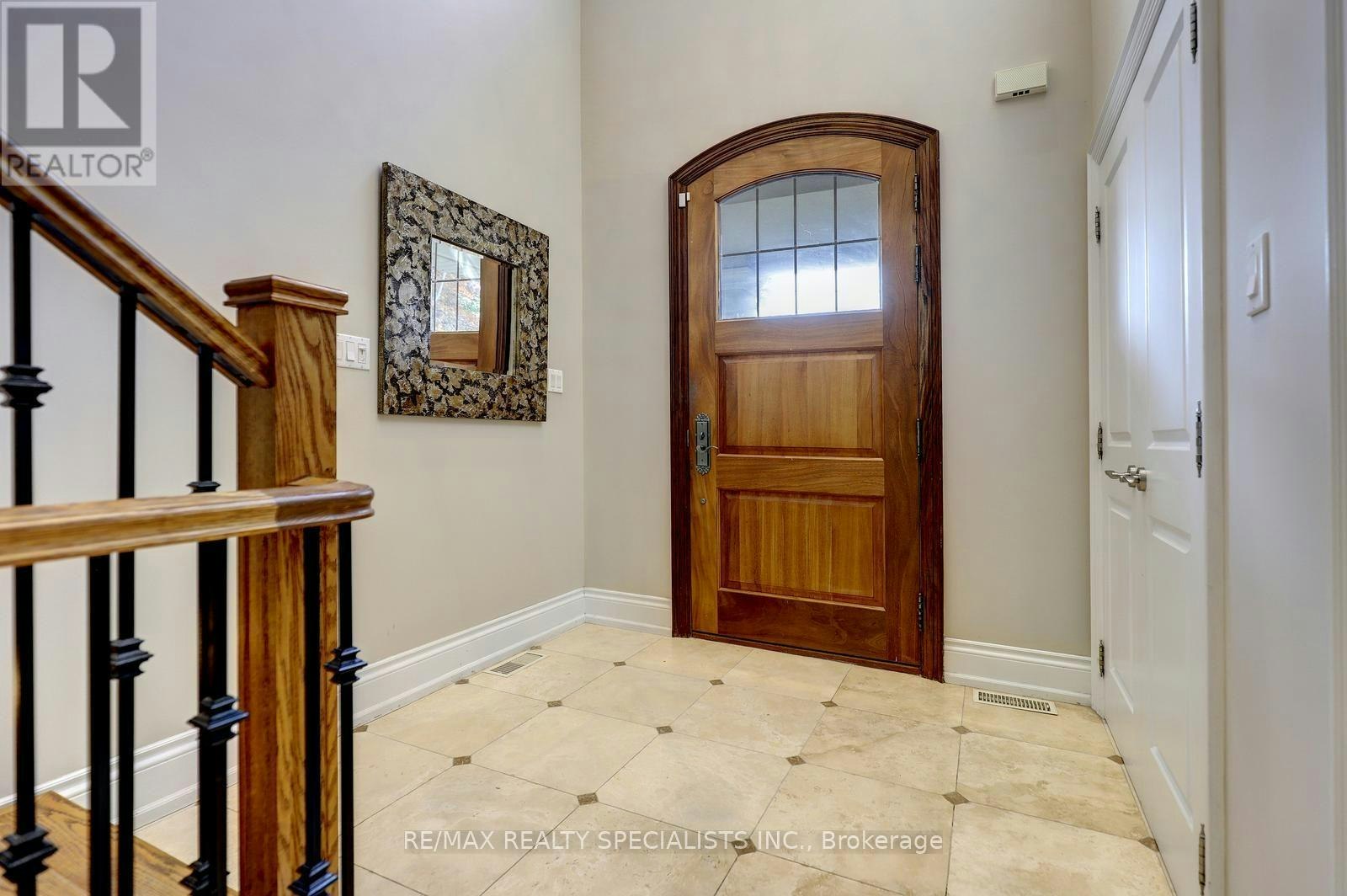 7 Fairlin Drive, Toronto, ON, M9B 4J1 - 3